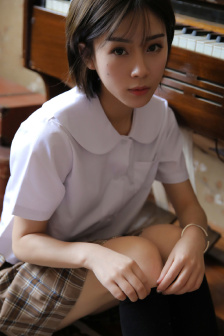 按在桌子上糟蹋糟践女生视频
